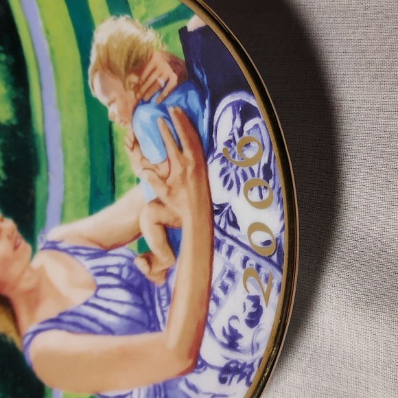 Vintage 2006 Avon Mother's Day Plate - Picture 3 of 5